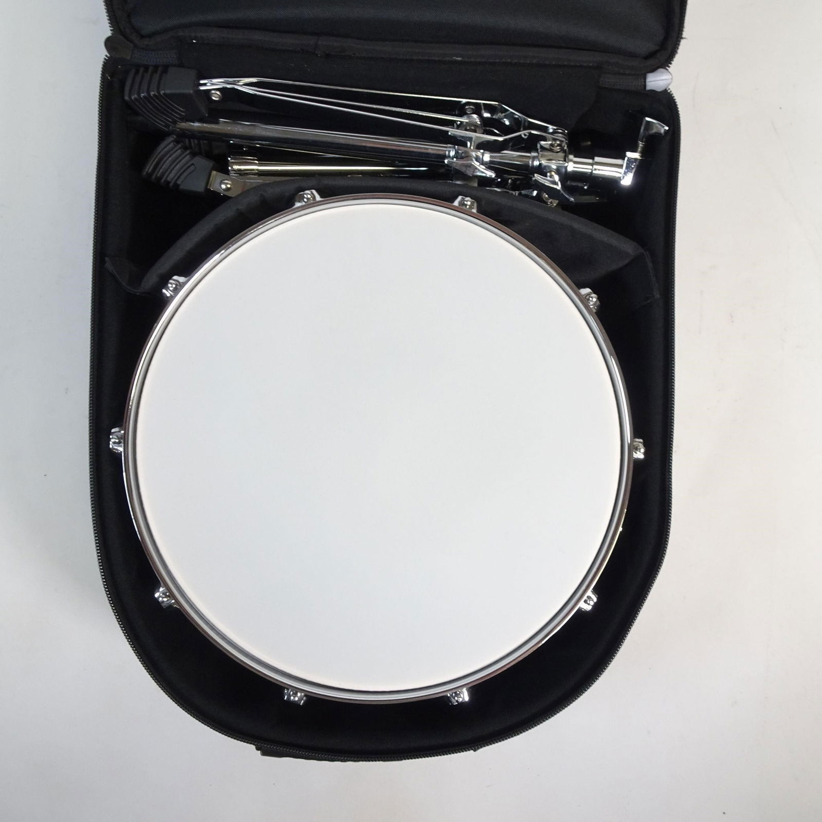 BAC Music Snare Drum Set: Pre-owned BAC Music snare drum set, ideal for beginners, students, or home practice. A compact and practical kit that includes everything needed to start playing right away. Perfect for practice, less