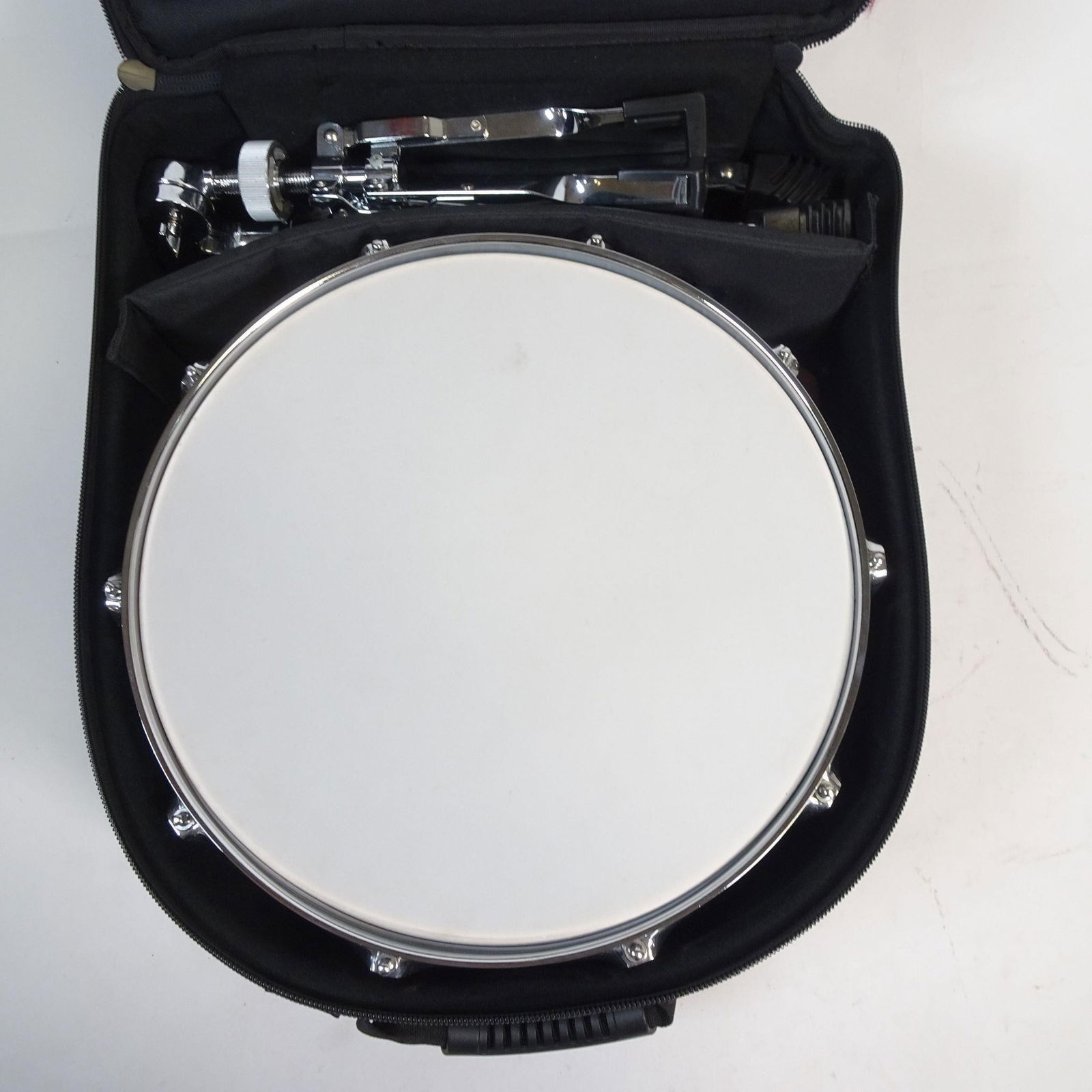 BAC Music Snare Drum Set: Pre-owned BAC Music snare drum set, ideal for beginners, students, or home practice. A compact and practical kit that includes everything needed to start playing right away. Perfect for practice, less