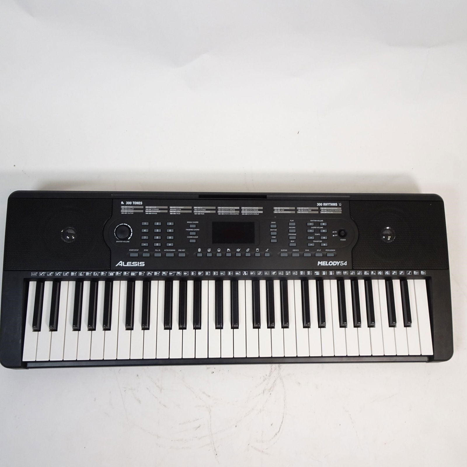 Alesis Melody 54: The Alesis Melody 54 is a portable 54-key keyboard designed for beginners, students, and home practice. The keyboard is in very good condition, fully functional, clean, and well maintained. Original