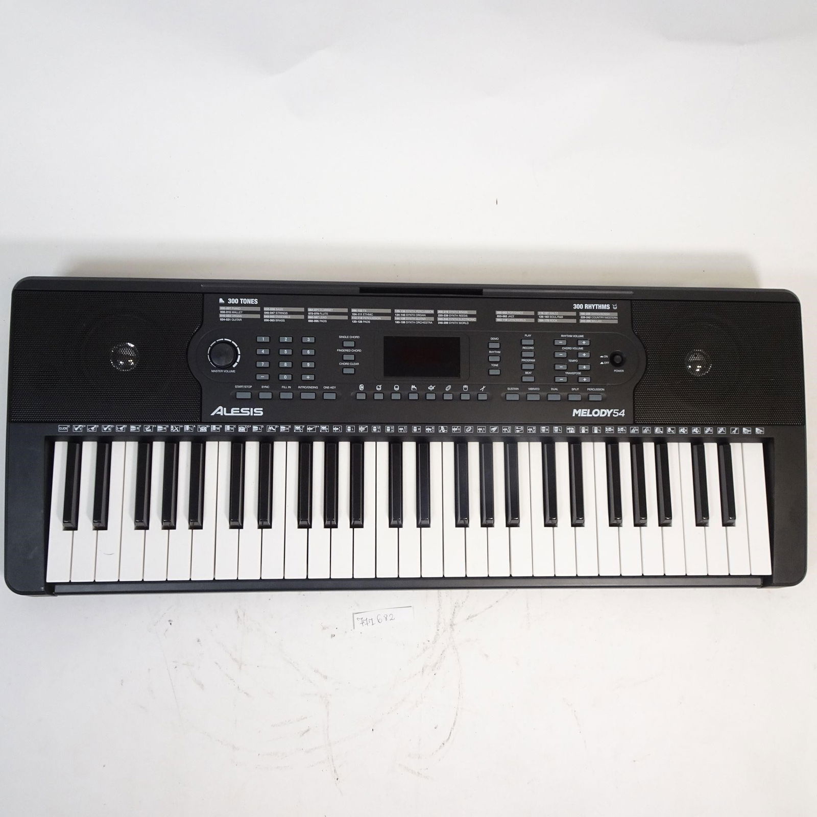 Alesis Melody 54: The Alesis Melody 54 is a portable 54-key keyboard designed for beginners, students, and home practice. The keyboard is in very good condition, fully functional, clean, and well maintained. Perfect