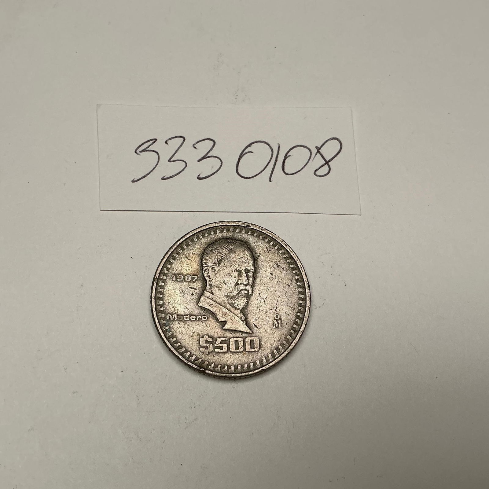 1987 Mexico 500 Pesos Coin - Francisco I. Madero: 1987 Mexico 500 Pesos Coin - Francisco I. MaderoVintage Mexican 500 Pesos coin from 1987 featuring Francisco I. Madero on the obverse and the national eagle and snake emblem on the reverse. Minted in