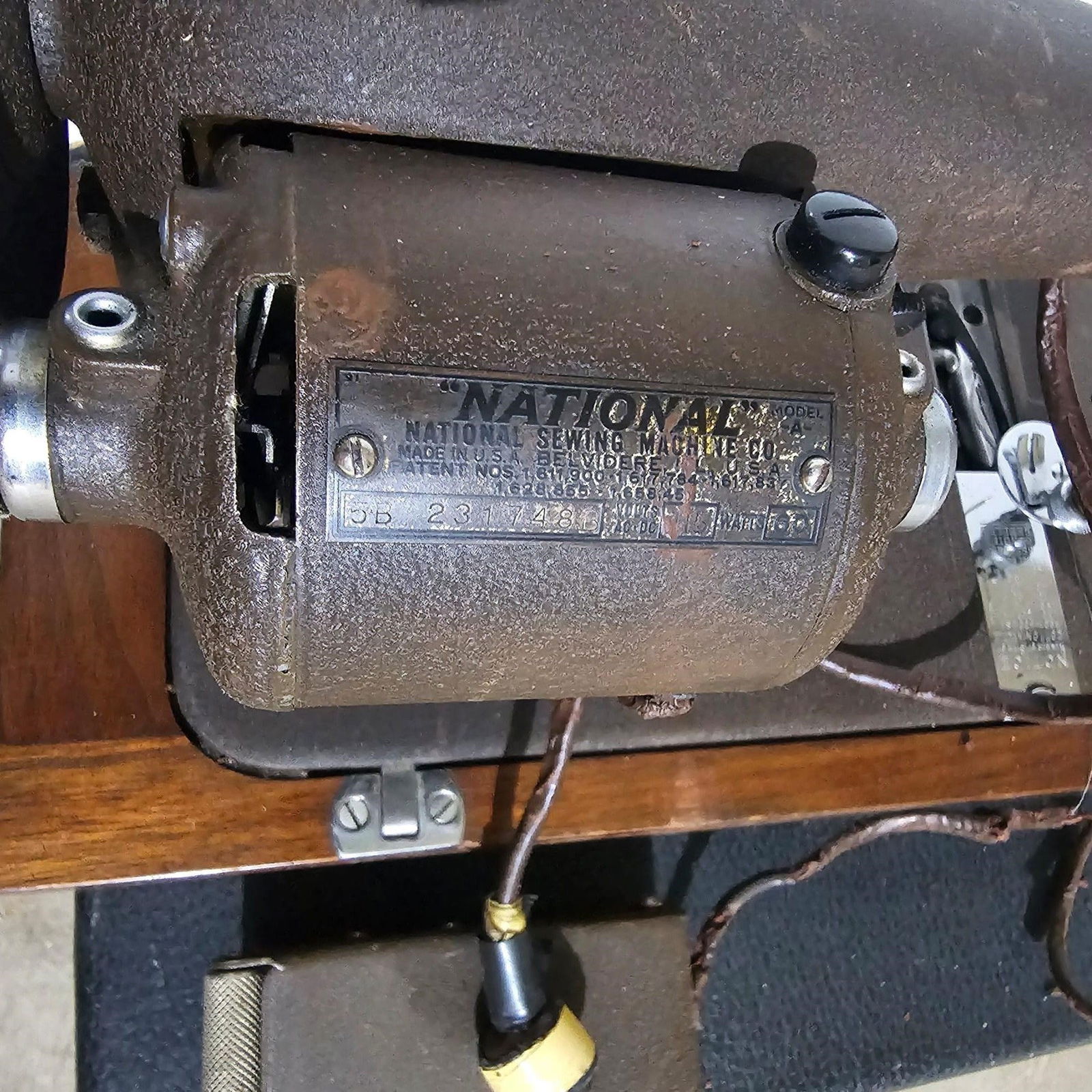 Antique "The Cedre" Sewing Machine - 3