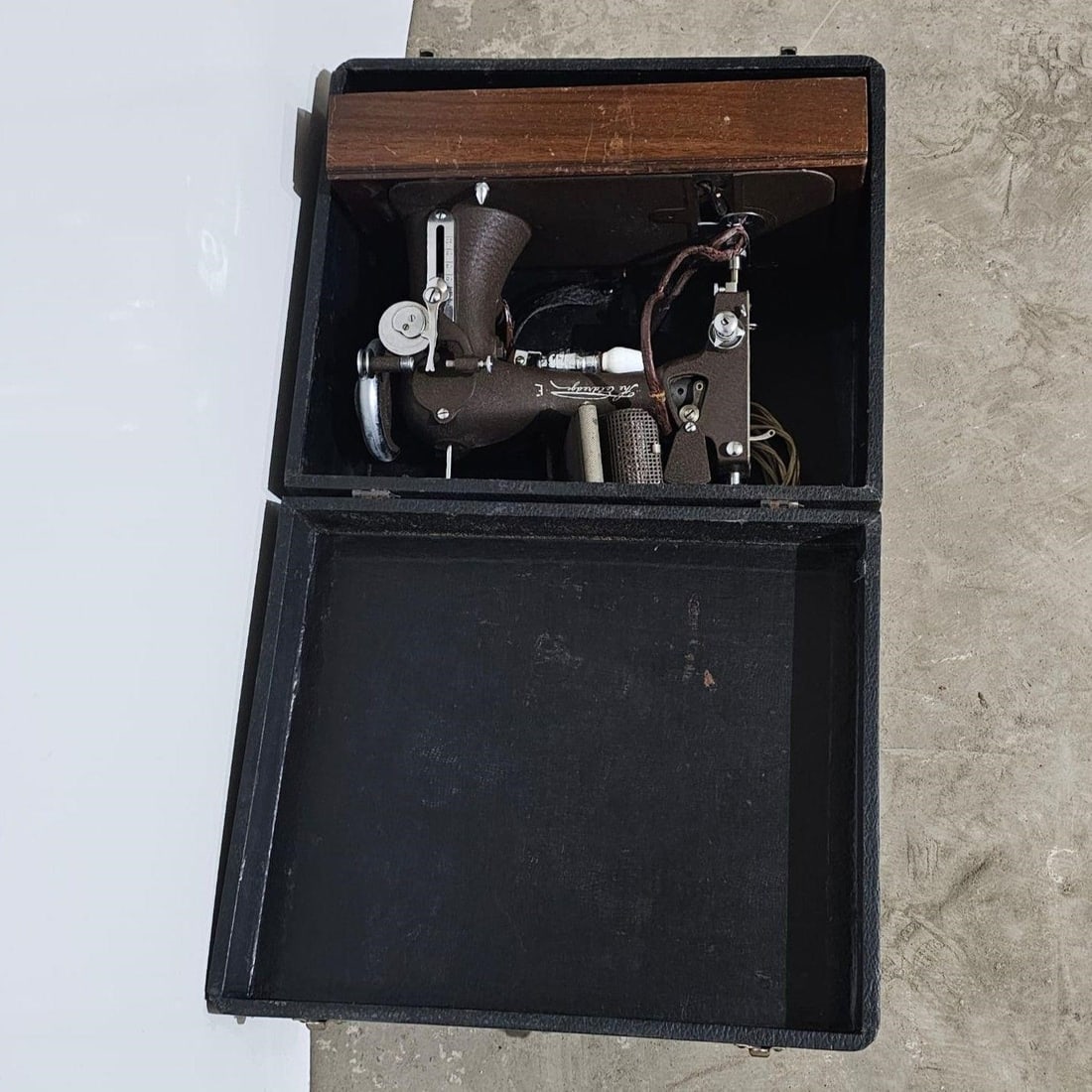 Antique "The Cedre" Sewing Machine - 4