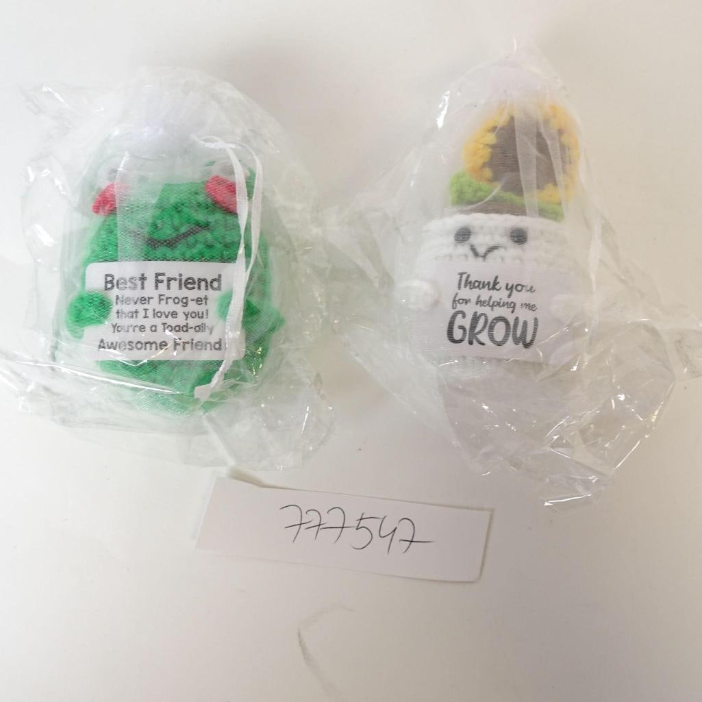 Cute Gift Plush Set with Messages: Adorable plush gift set featuring two soft characters in organza bags. Each plush includes a sweet printed message, perfect for friendship, appreciation, or small thank-you gifts. Great for all ages a