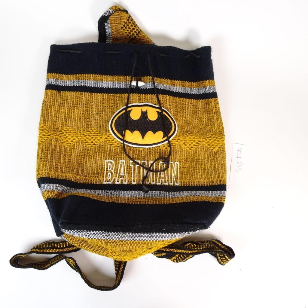 Batman Drawstring Backpack: Stylish Batman drawstring backpack in classic yellow and black colors, featuring the iconic Batman logo and name on the front. Lightweight and practical, perfect for everyday use, school, gym, travel,