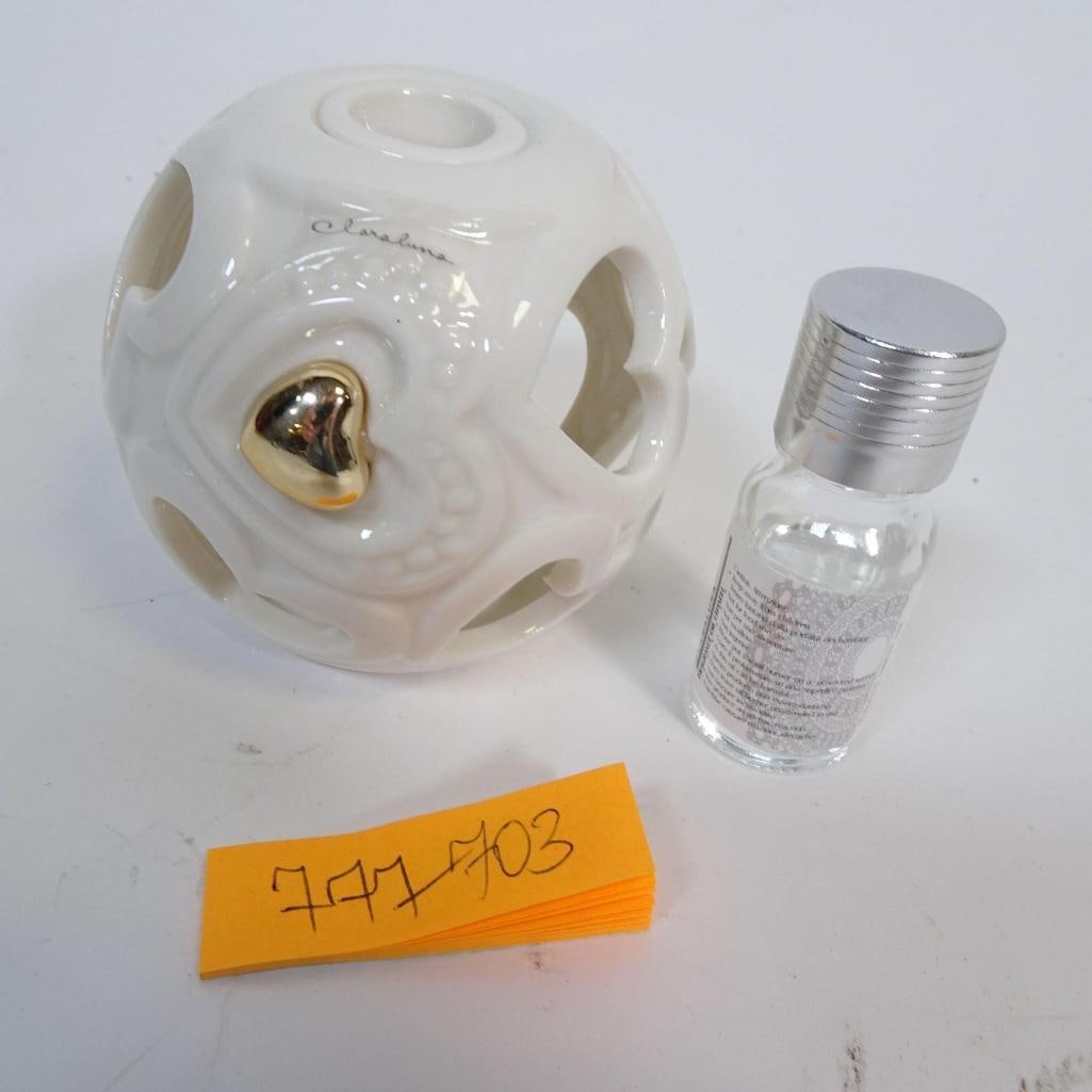 Ceramic Oil Burner with Fragrance Oil: Elegant aromatherapy and home decor set. The ceramic burner features an openwork design that softly diffuses candlelight and scent. Condition: Very good, with light signs of use possible. Sold as a co