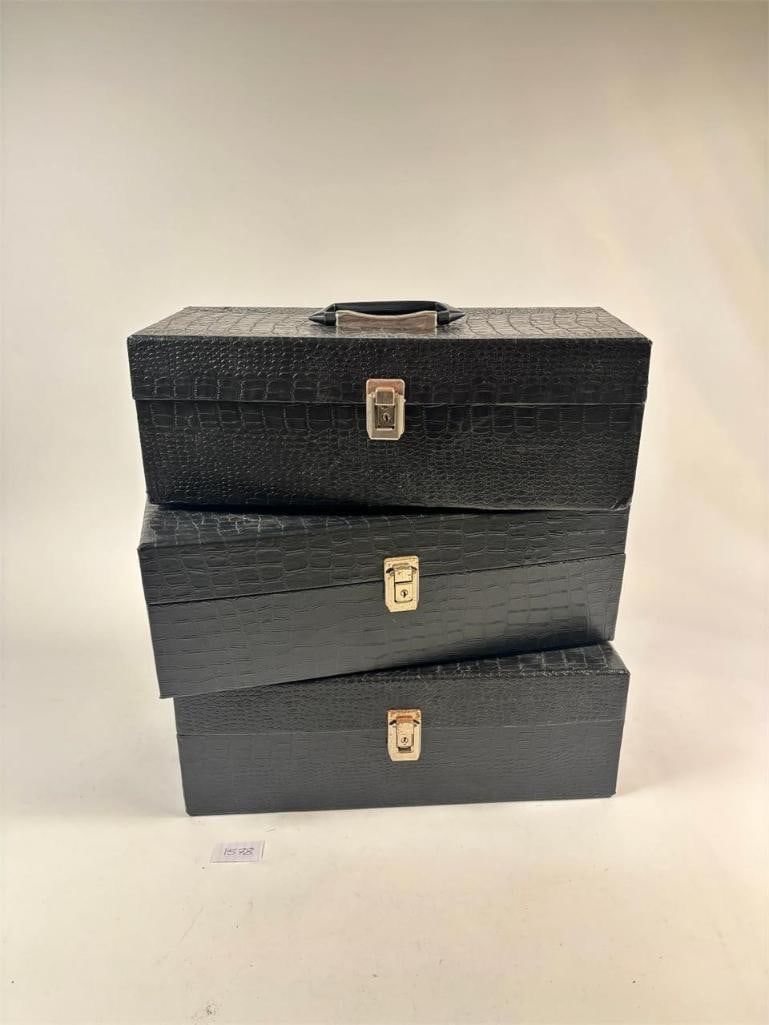 Vintage 8 Track Tape Faux Crocodile Leather Black Carrying Case Set of 3: Vintage 8-Track Tape Faux Crocodile Leather Black Carrying Cases ?? Set of 3 Stylish storage for your 8-track collection. Condition varies; please refer to photos for details.