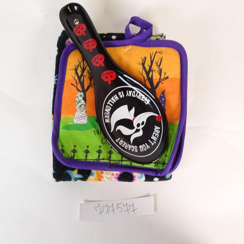 Disney The Nightmare Before Christmas Kitchen Set: Original kitchen set inspired by The Nightmare Before Christmas. This lot includes a ceramic spoon rest with Zero design, two matching pot holders, and a 100% cotton kitchen towel with colorful skull