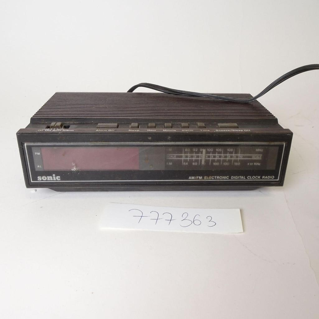 Vintage SONIC AM/FM Electronic Digital Clock Radio (1 of 12)