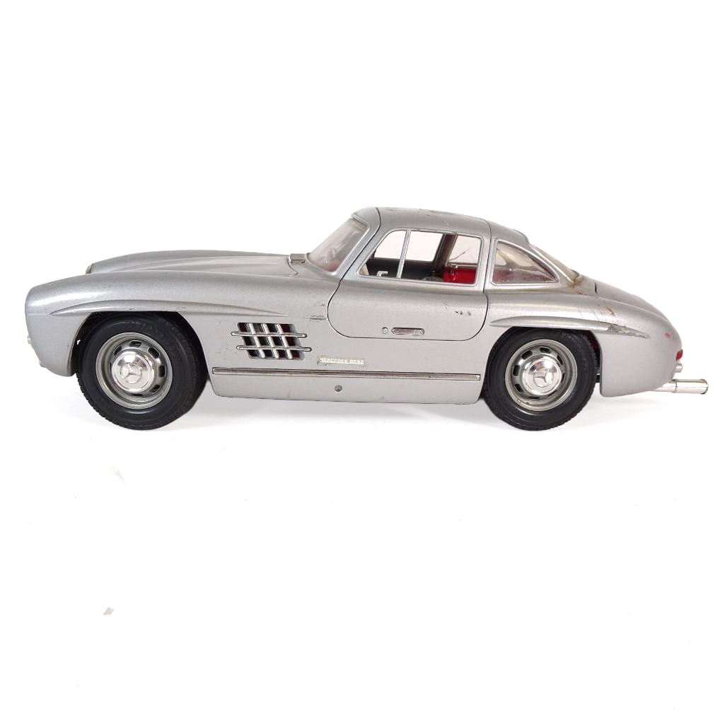 Vintage Mercedes-Benz 300 SL 1:18 Diecast Model Car (1 of 7)