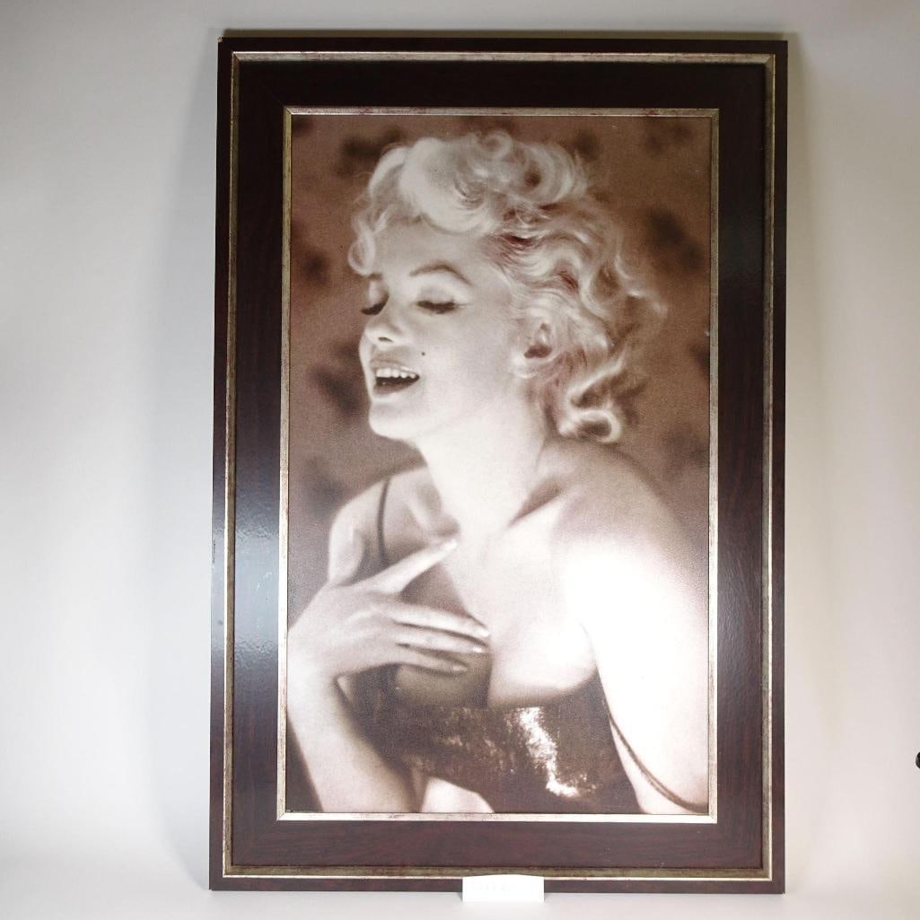 Hollywood Icon-Style Female Portrait: Striking black-and-white female portrait inspired by classic Hollywood glamour, reminiscent of 1950s cinema aesthetics. The image captures an elegant pose and expressive smile, evoking the timeless ch