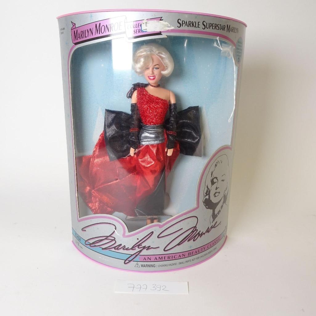 Marilyn Monroe "Sparkle Superstar Marilyn" Doll: This stunning Marilyn Monroe "Sparkle Superstar Marilyn" doll is part of the highly sought-after Marilyn Monroe Collector Series, celebrating the timeless glamour of one of Hollywood's greatest icons.