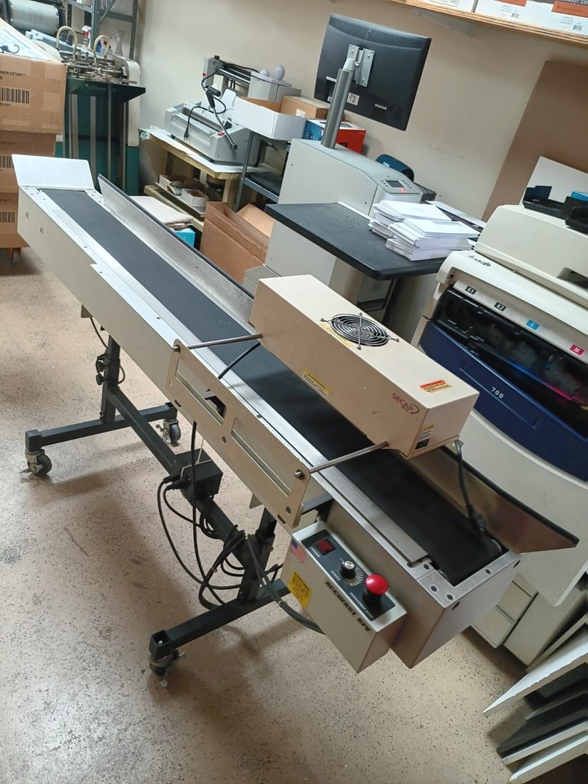 Accufast 6FV Belt Conveyor: Accufast 6FV conveyor belt, perfect for handling mail in a fast-paced environment with integrated dryer. This unit offers smooth and consistent performance, making it ideal for str