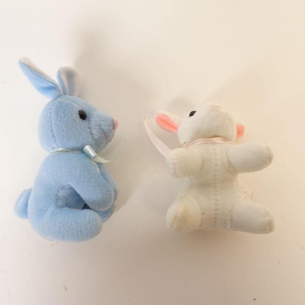 Plush Toy Lot (6): This lot includes a mixed group of seven plush toys, featuring both branded and animal plush figures in various sizes. Great for kids, collectors, gift bundles, party favors, or resale.