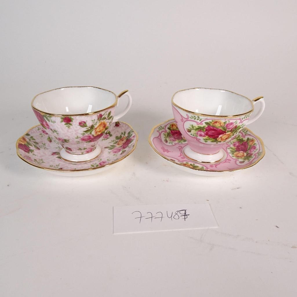 Royal Albert Old Country Roses Pink Lace Teacup & Saucer Set (2): Elegant lot of 2 teacups with 2 matching saucers from the Old Country Roses - Soft Pink Lace collection by Royal Albert. Made of fine Bone China, featuring the classic rose floral pattern in soft pink