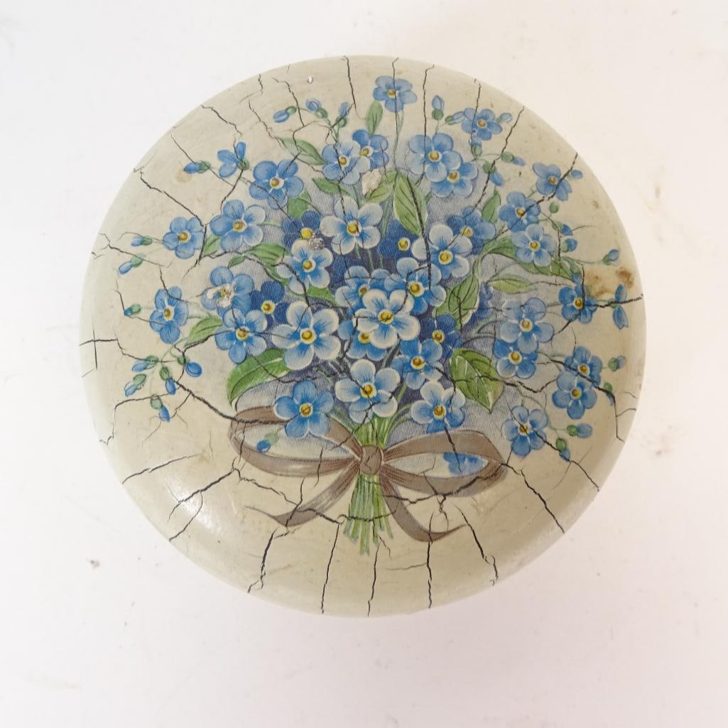 Vintage Oval Trinket Box: Charming vintage oval trinket / jewelry box featuring delicate blue forget-me-not flowers under a decorative crackle lacquer finish. The piece is accented with elegant gold trim around the lid and bas