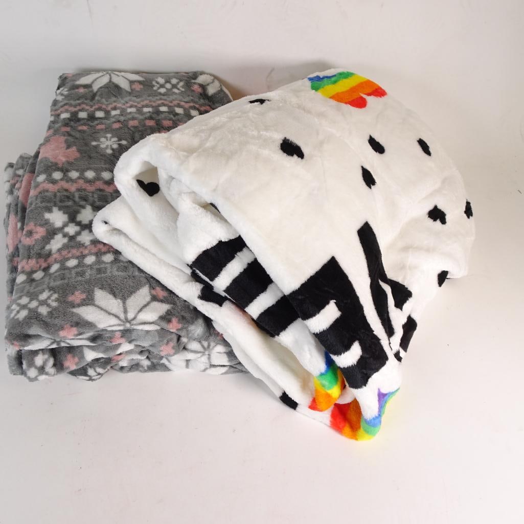 Lot of 2 Plush Throw Blankets (1 of 7)
