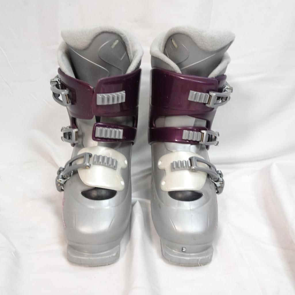 Salomon Womens Ski Boots (1 of 5)