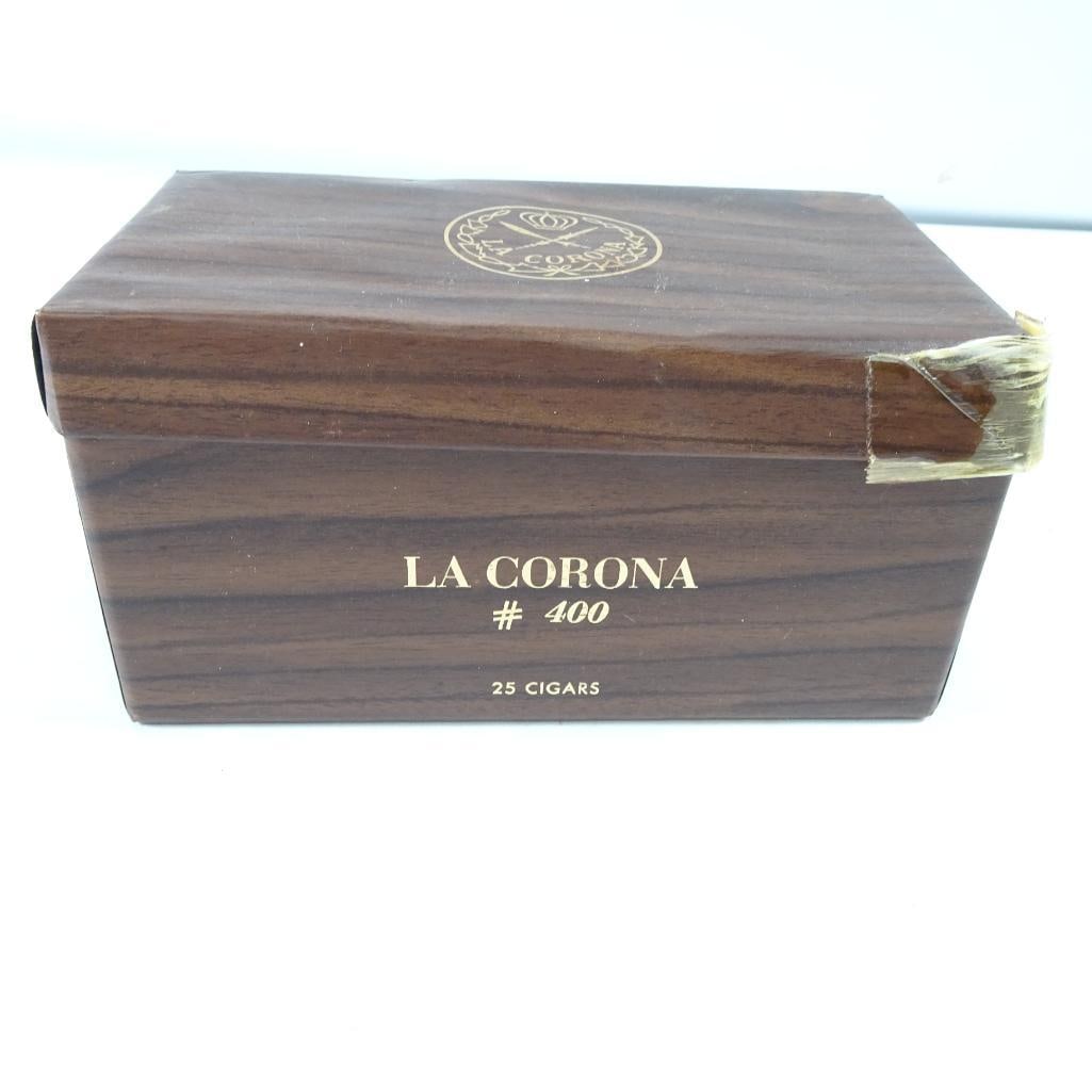 Wooden Chess Set Pieces in La Corona #400 Cigar Box Vintage Storage Case (1 of 6)