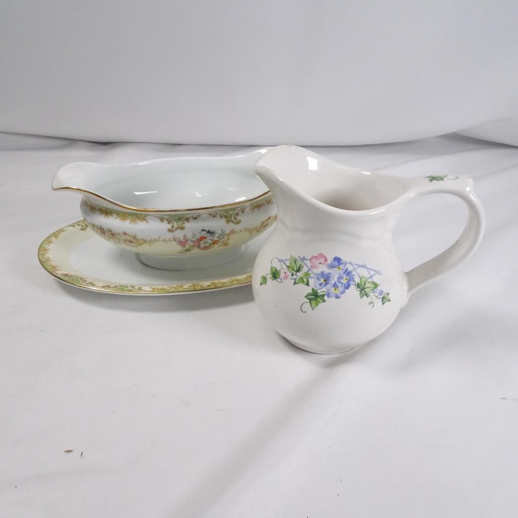 Noritake Bayard Gravy Boat with Underplate Vintage Japan Floral Gold Trim: Vintage Noritake Bayard gravy boat with attached underplate. Made in Japan. Features delicate floral design with gold trim. Condition: Pre-owned with light wear consistent with age. Some minor marks/s