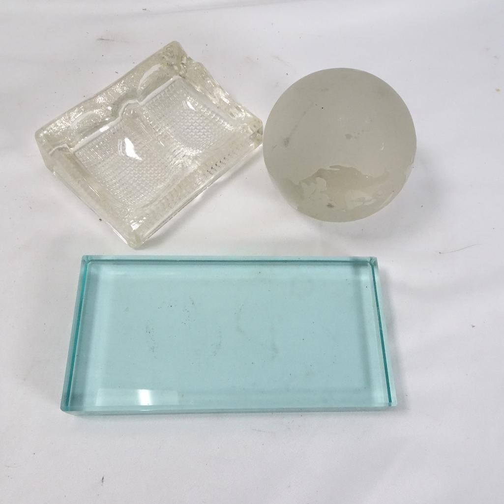 Vintage Glass Decor Lot: Mixed lot of vintage glass decor items. Condition: Pre-owned. Visible signs of wear, minor scratches, and residue consistent with age and use. No major cracks noted.