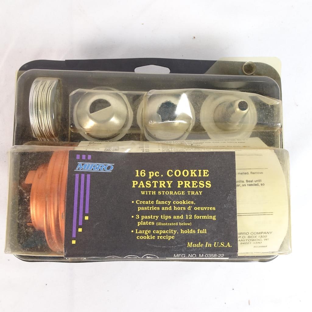 Vintage MIRRO Cookie Press and Decorator Set Lot Aluminum Baking Tools USA w/ Case (1 of 6)
