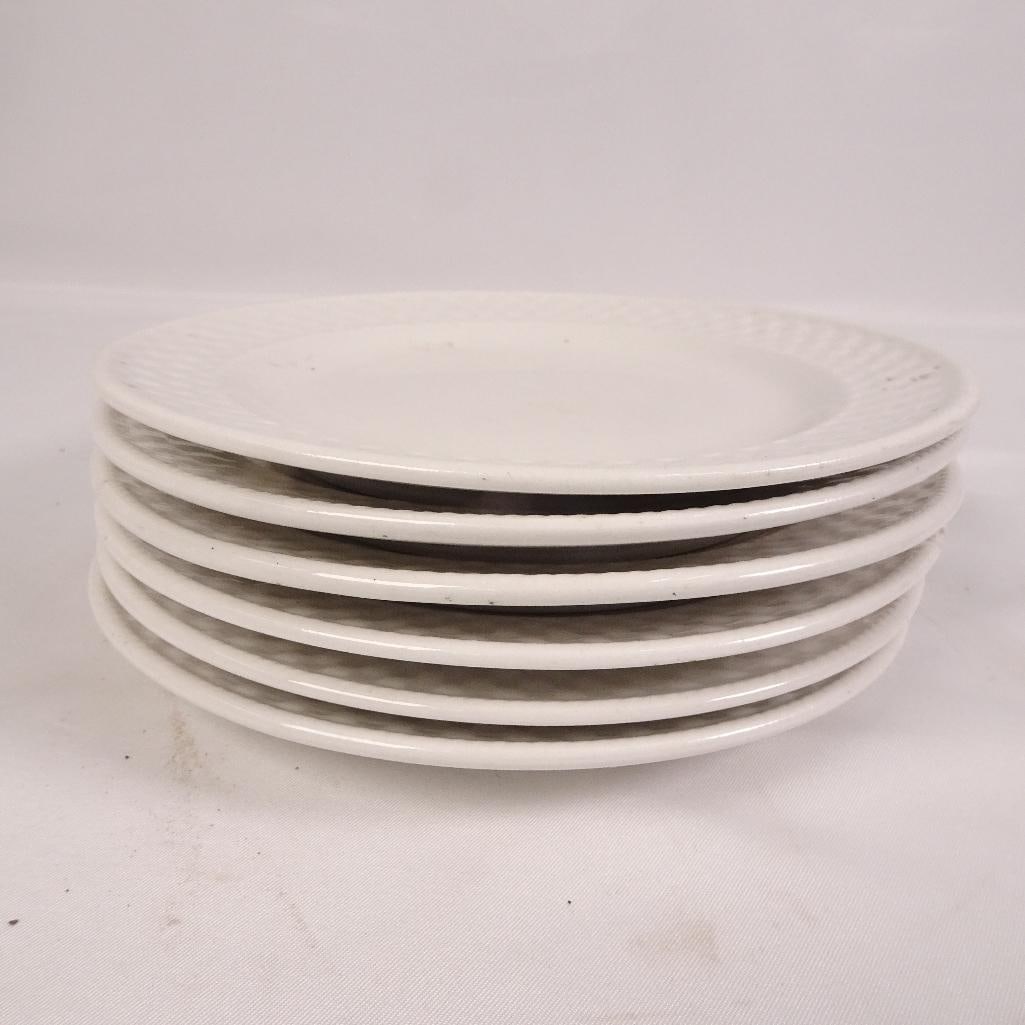 Oneida Wicker White Dinnerware Set - 12