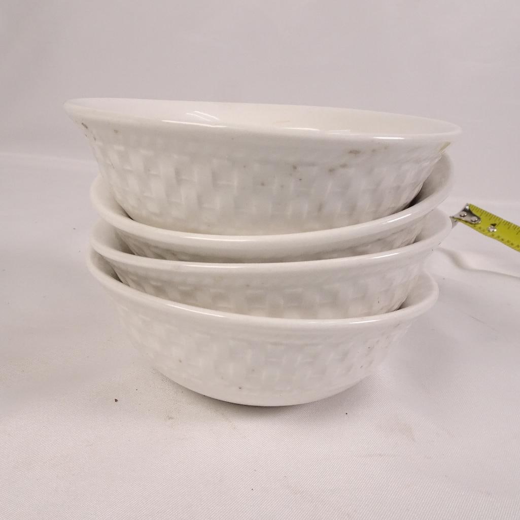 Oneida Wicker White Dinnerware Set - 14