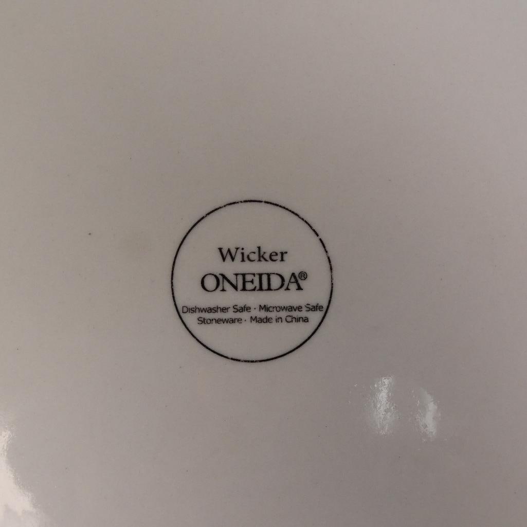 Oneida Wicker White Dinnerware Set - 5
