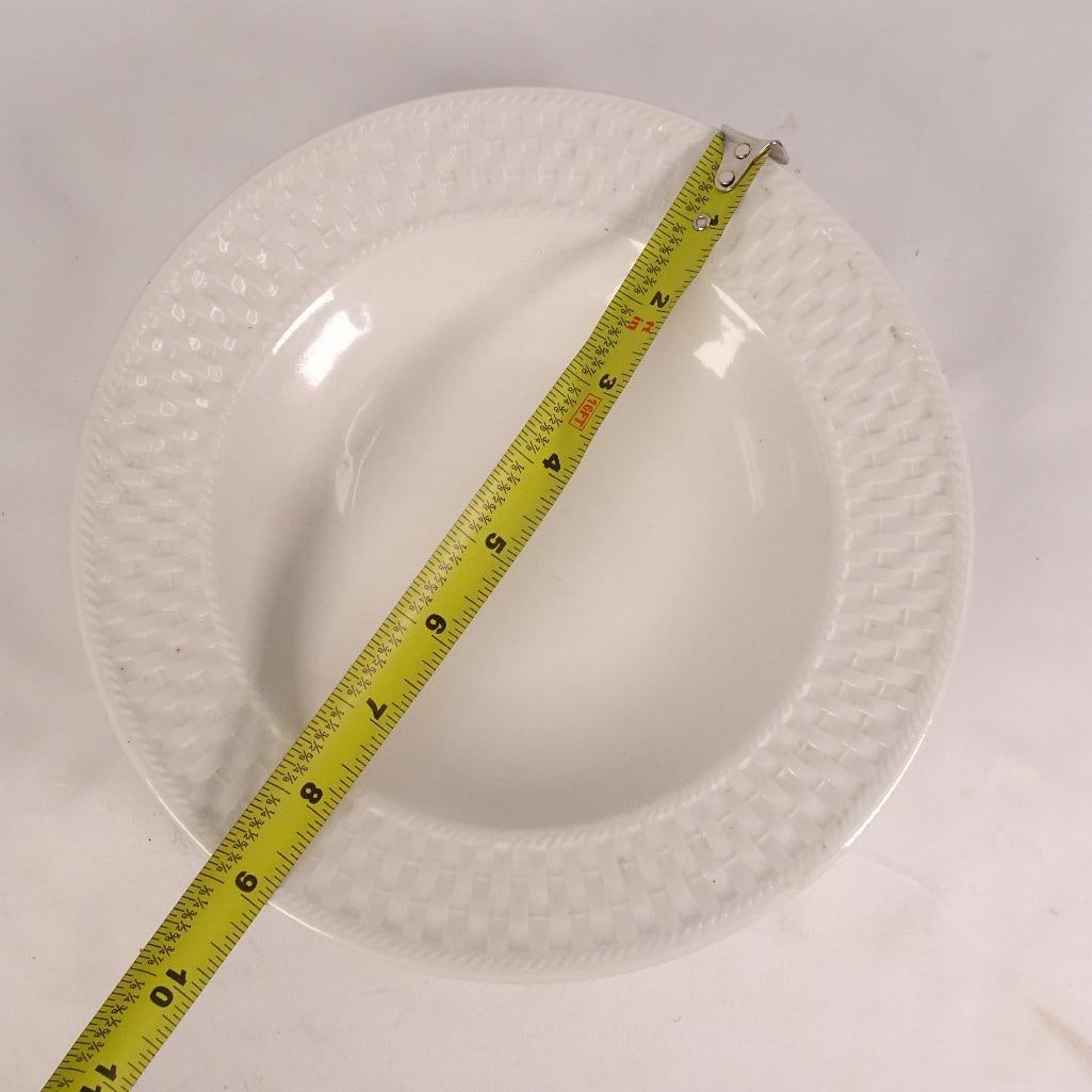 Oneida Wicker White Dinnerware Set - 9