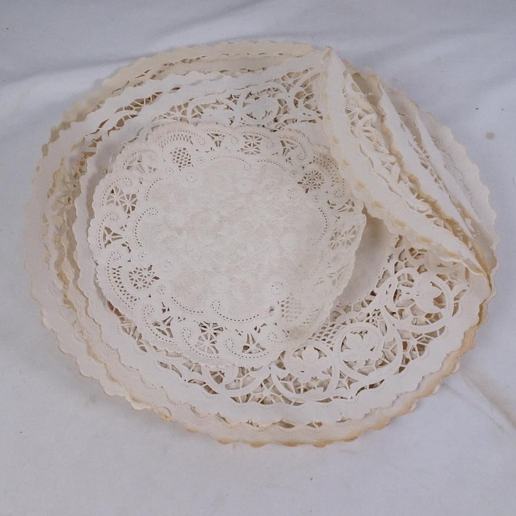 Large Assortment Vintage Decorative Paper Lace Doilies Mixed Sizes Wedding Crafts (1 of 5)