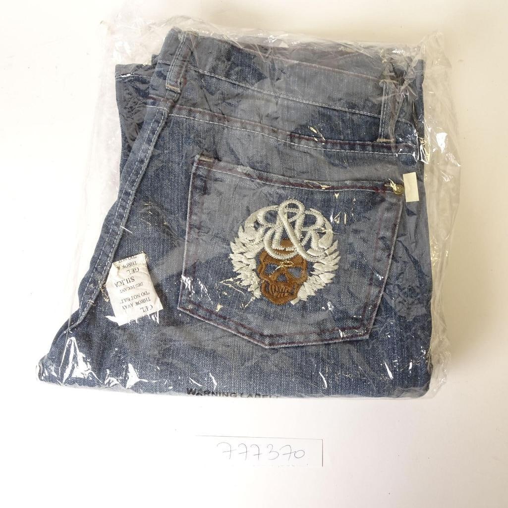 Blood Dragon Men's Blue Jeans: Men's Blood Dragon blue denim jeans in size 38M, brand new and still in the original packaging. These jeans feature a classic straight-leg cut with detailed stitching and a distinctive embroidered sku