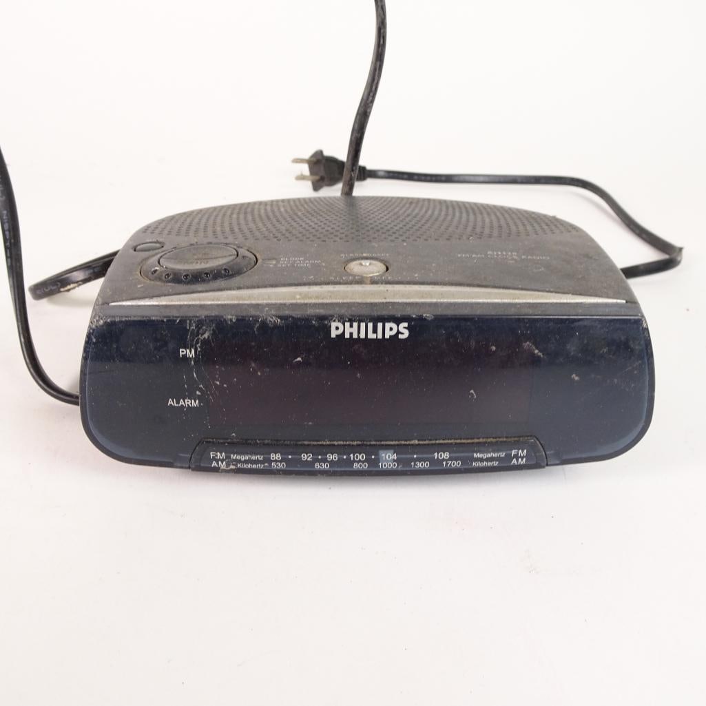 Clock Radio Alarm (1 of 8)