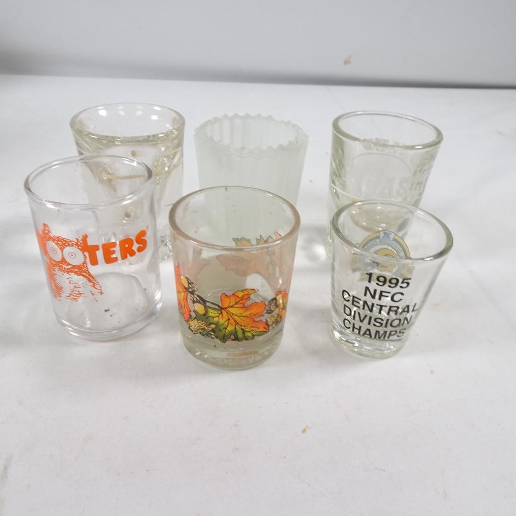 Vintage Shot Glass Lot Packers 1995 Hooters Frosted Bar Glasses Set (1 of 8)