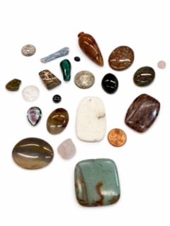 Unique wholesale Gemstone collection: 26 various gemstones including 6-8mm Amethyst unique malachite & agate, flourite, tigers eye, kyanite rose quartz hematite and more. Coins in photo for scale only (not included)
