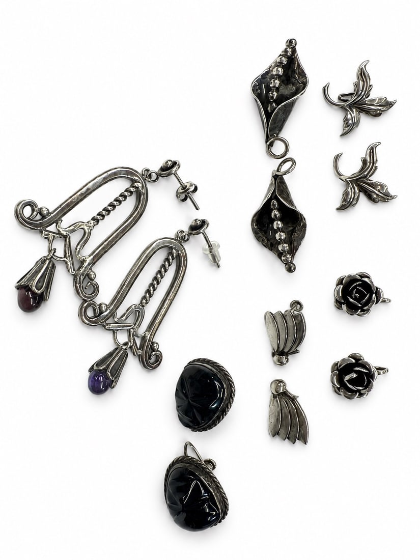 Sterling Silver 5 Screwback/1 stud vintage earring collection: Sterling earring collection tribal onyx carved face mask, daisy 2.83dwt, flower 2.53 dwt, Stud bell earring 6.26, leaves 1.51 dwt all unique vintage pieces