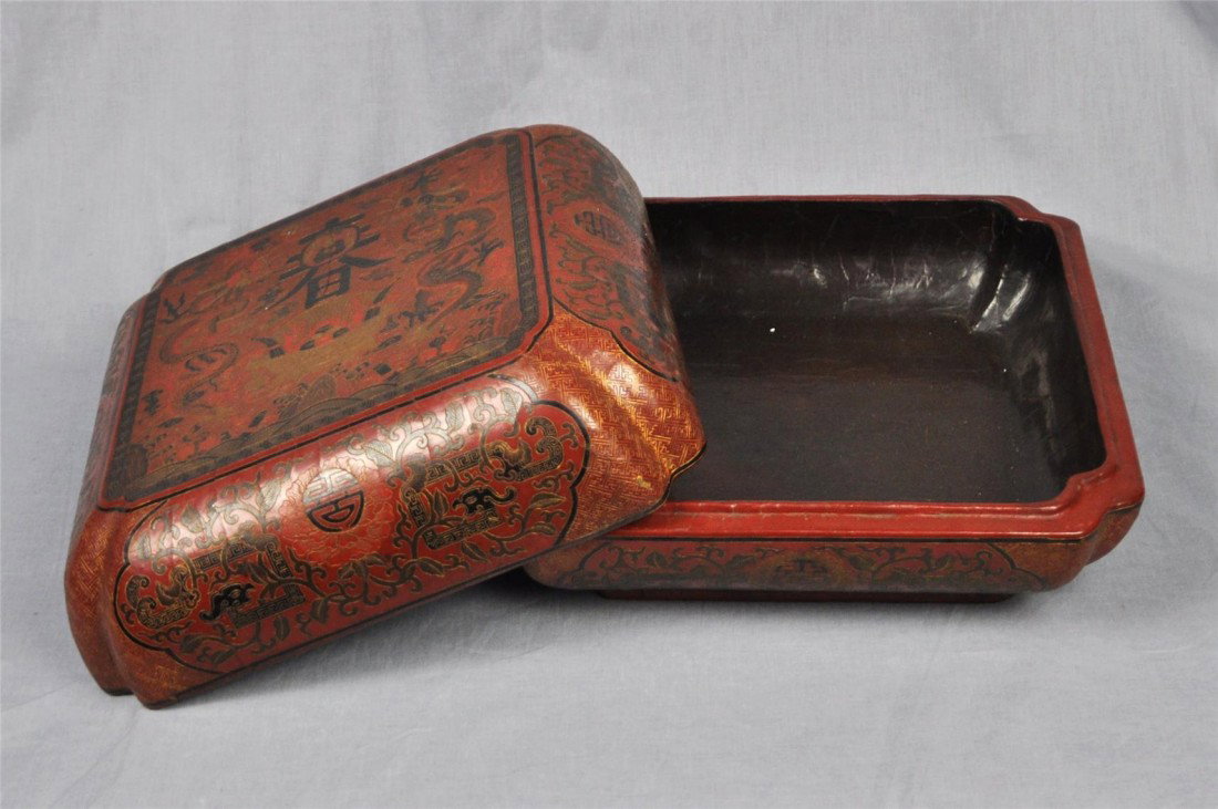 Chinese Re and Black Lacquered Square Box - 2