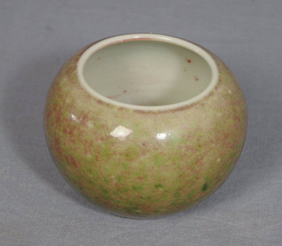 Small Chinese Peach Bloom Porcelain Brush W: Small Chinese peach bloom porcelain brush washer. Six blue character under glaze mark on the base. Good condition. 3" diam x 2.1" height.