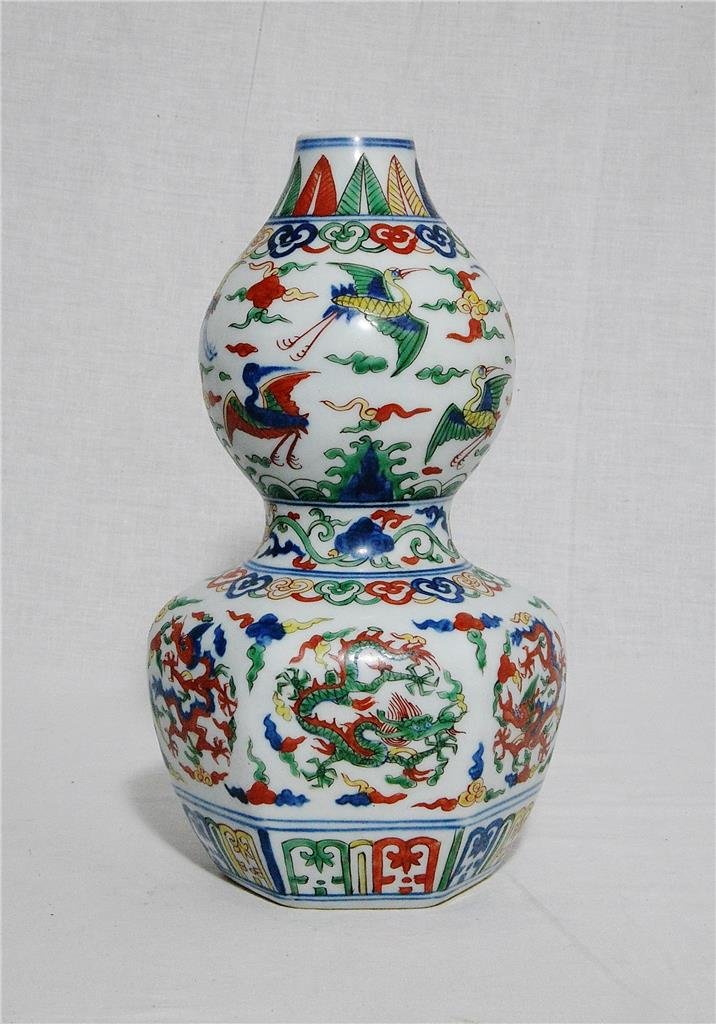 Chinese  Dou-Cai  Porcelain  Vase  With  Mark (1 of 6)