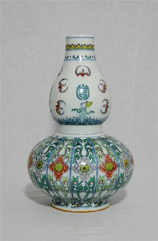 Chinese Dou-Cai Porcelain Vase With Mark: Chinese Dou-Cai porcelain vase, decorated with flowers. Six blue Chinese character under glaze mark on the base. Good condition. 11" height.