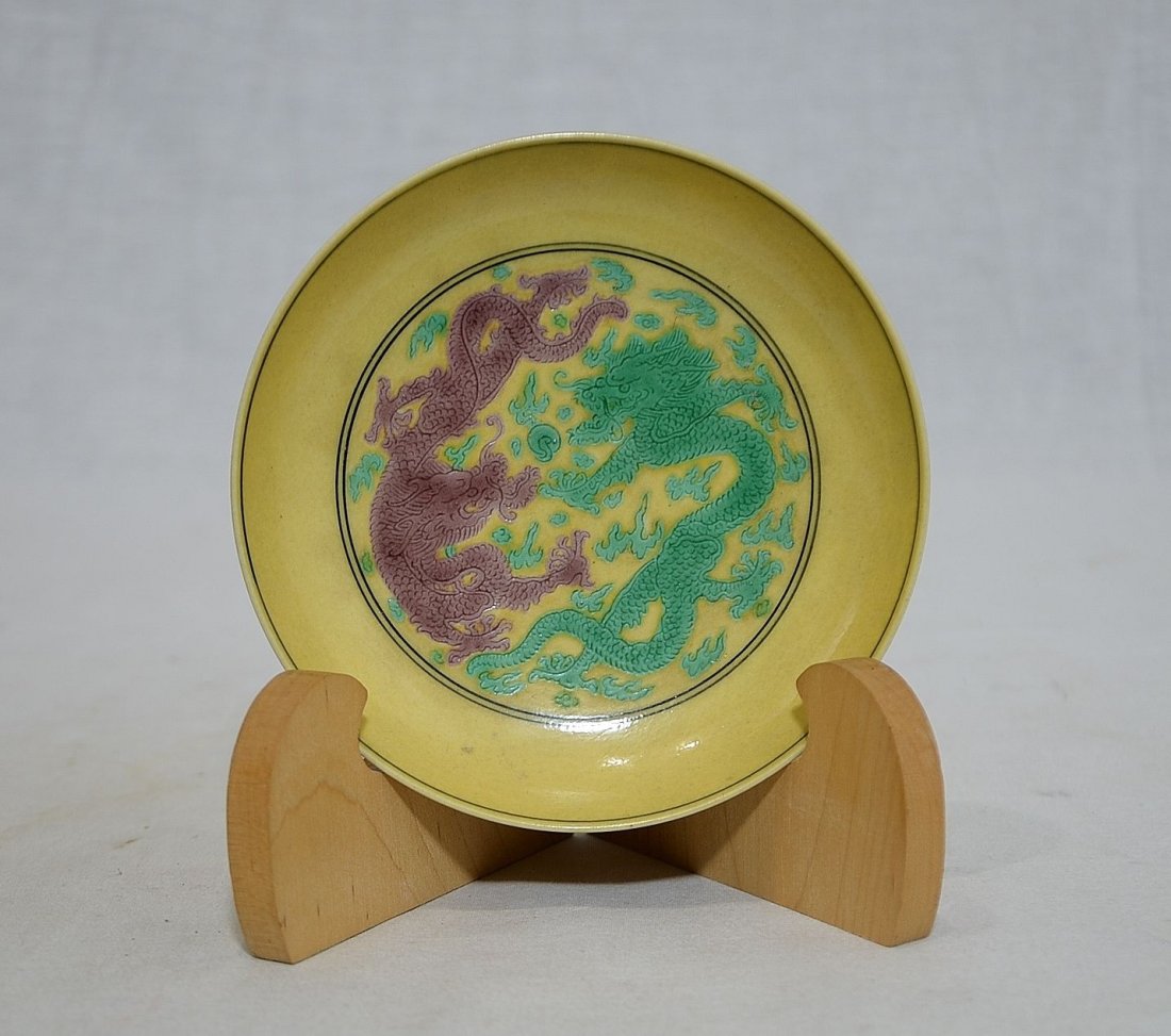 Small Chinese Yellow Glaze Shan-Cai Porcelain Dish With: Small Chinese Yellow glaze Shan-Cai porcelain dish, decorated with dragons. Six Chinese character mark on the base. Good condition. 5.1" diam.