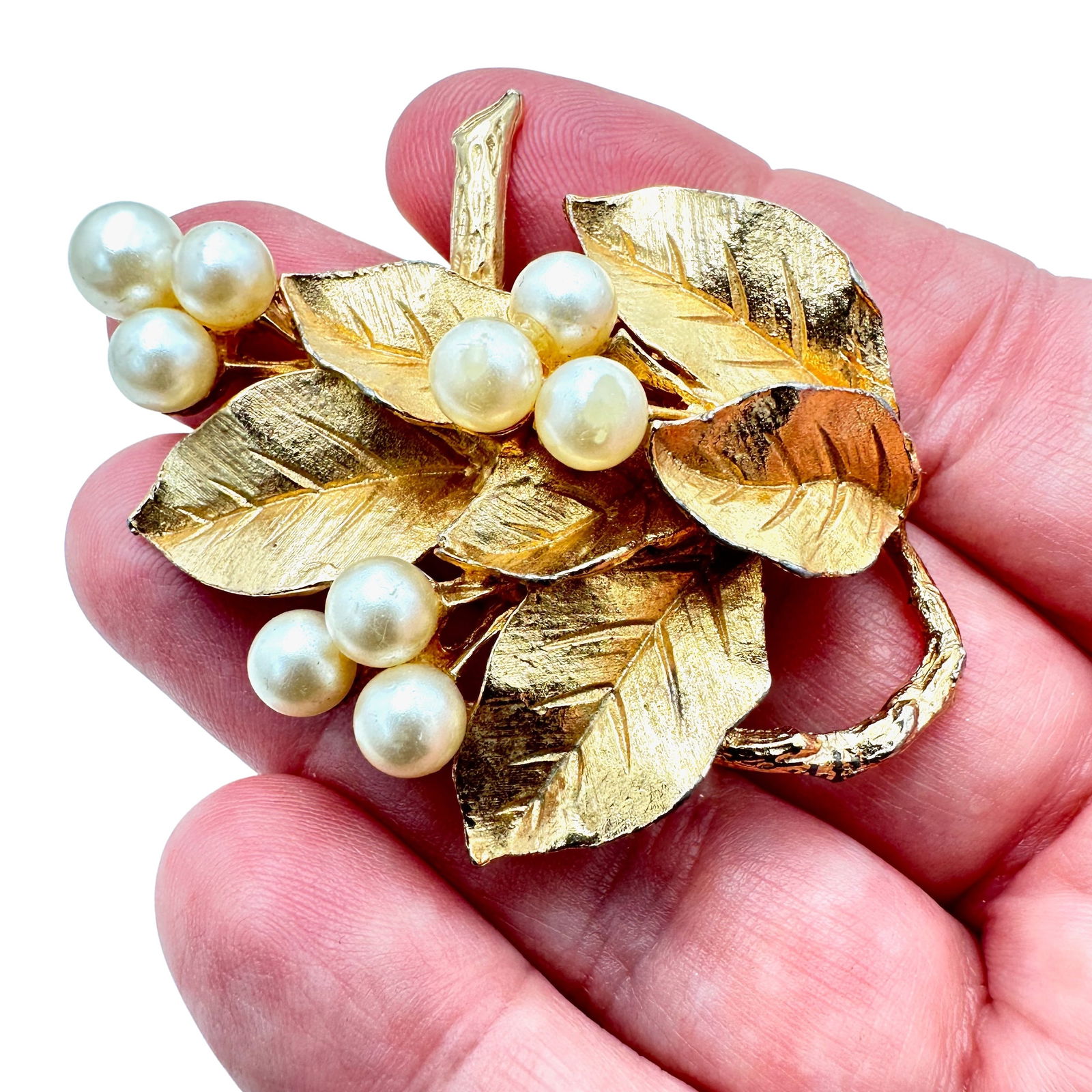 Vintage Hattie Carnegie Pearl Gold Tone Flower Leaves Brooch Pin (1 of 2)