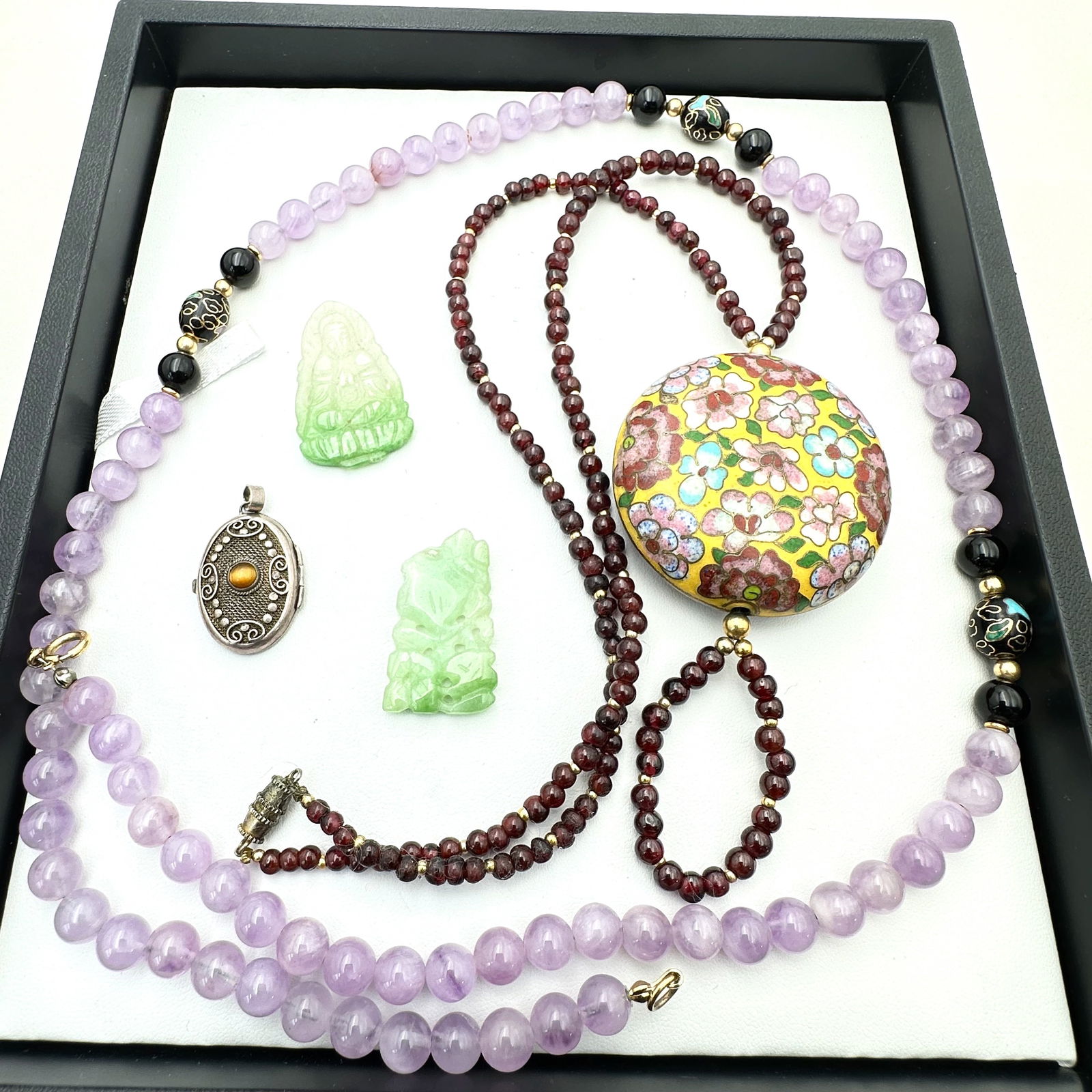 Vintage Chinese Lot Garnet Amethyst Jade Tiger eye Various Lengths: Vintage Chinese Lot Garnet Amethyst Jade Tiger eye Various Lengths