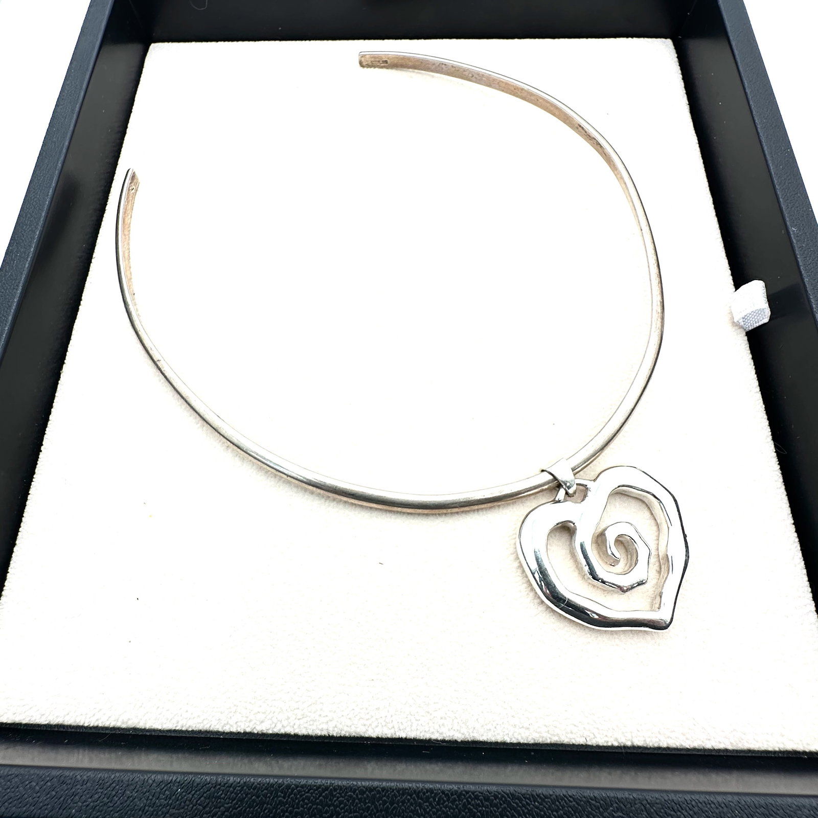 Sterling Silver Heart Pendant Necklace Choker: Sterling Silver Heart Pendant Necklace Choker 43 Grams