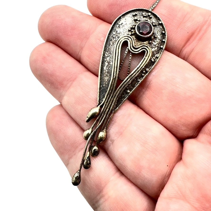 Vintage Artisan Garnet Sterling Silver Pendant Necklace 18 Inch: Vintage Artisan Garnet Sterling Silver Pendant Necklace 18 Inch
