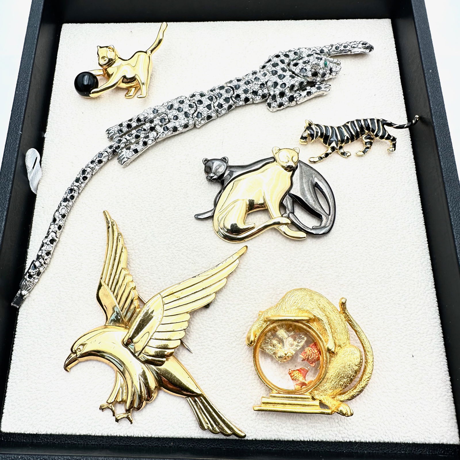 Vintage Figural Brooch Group Cats Bird Coro Sterling Shoulder Brooch Leopard (1 of 3)