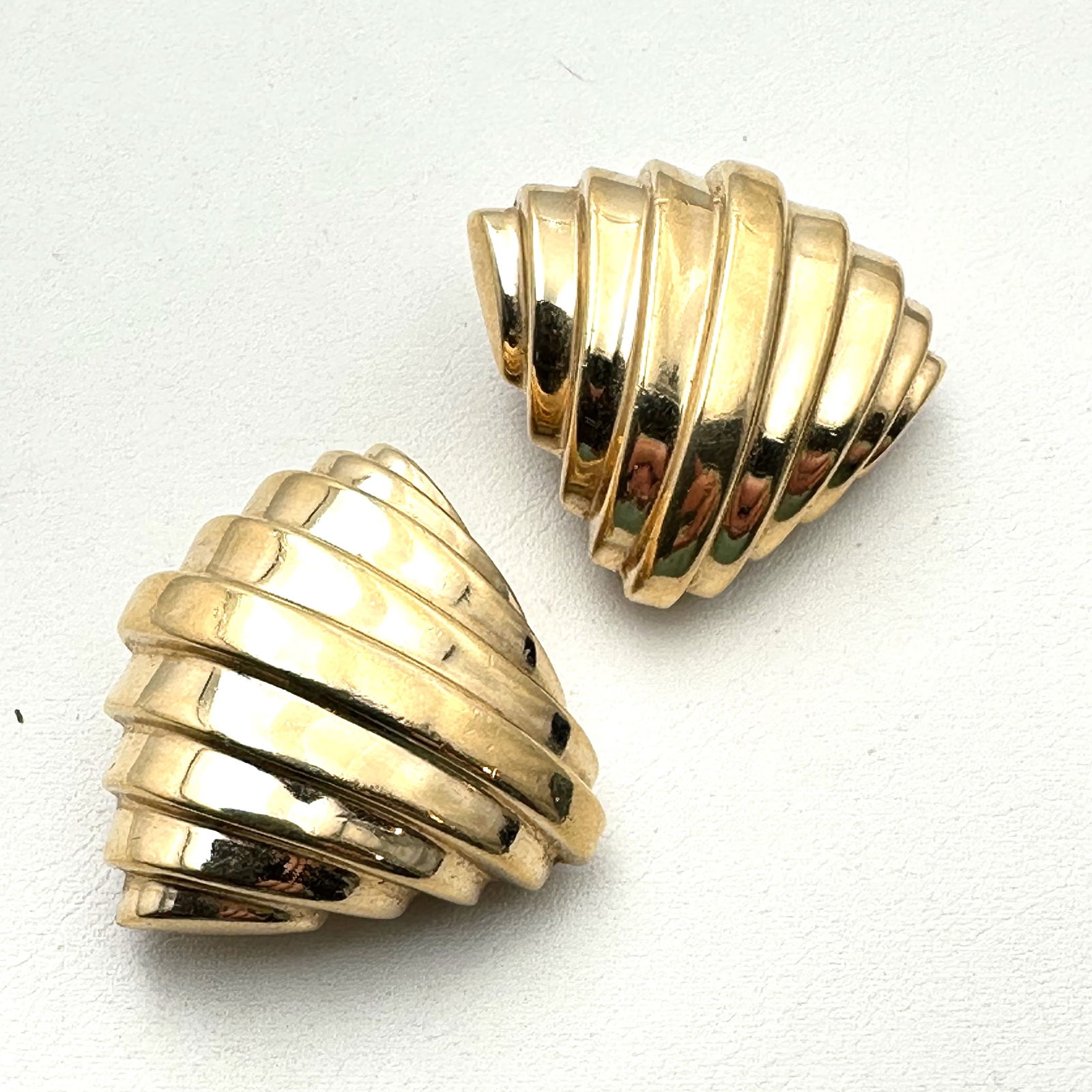 Vintage 1980s Era Ciner Gold Tone Bold Clip Earrings: Vintage 1980s Era Ciner Gold Tone Bold Clip Earrings