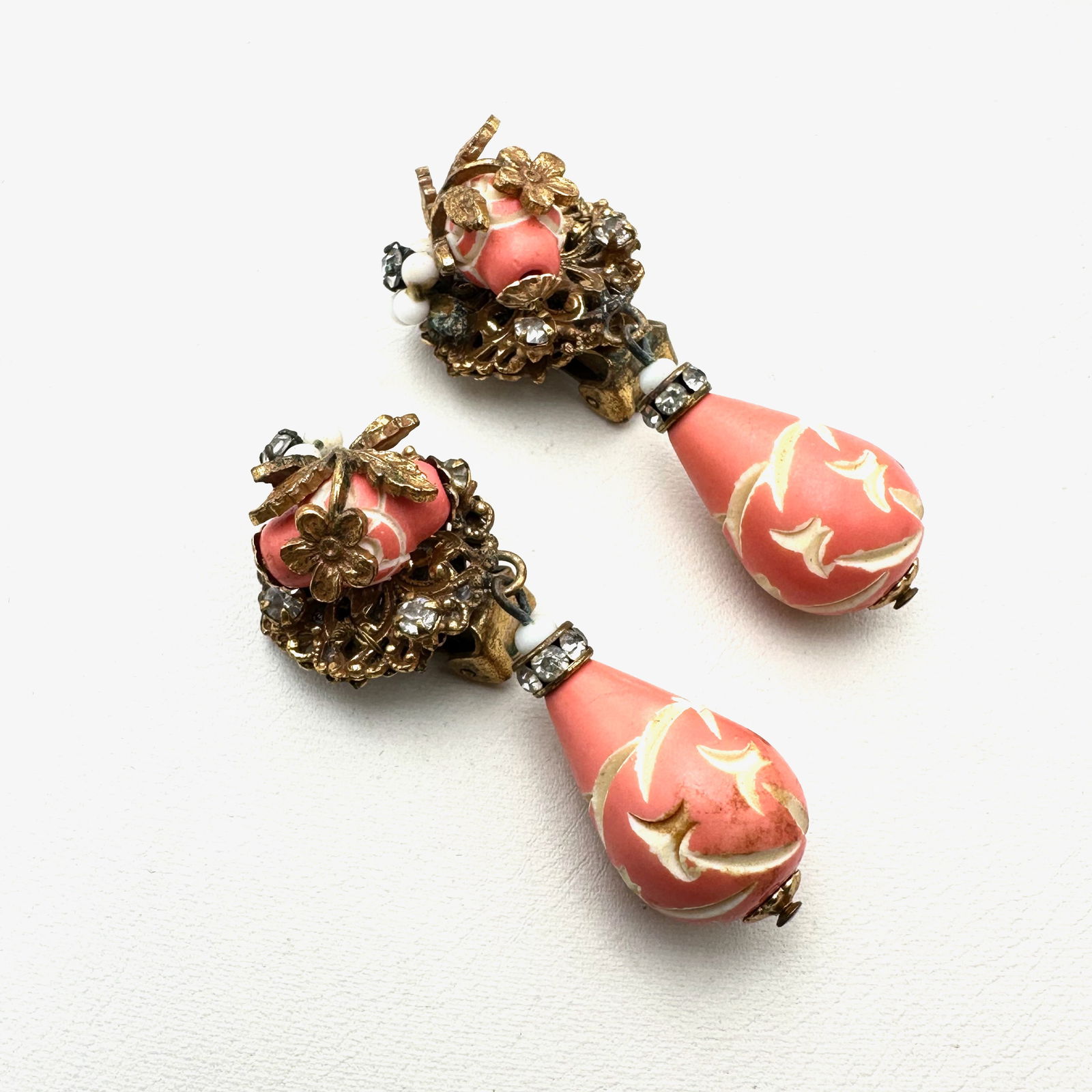 Vintage Unsigned Miriam Haskell Coral Pink Lucite Crystal Clip Earrings (1 of 2)