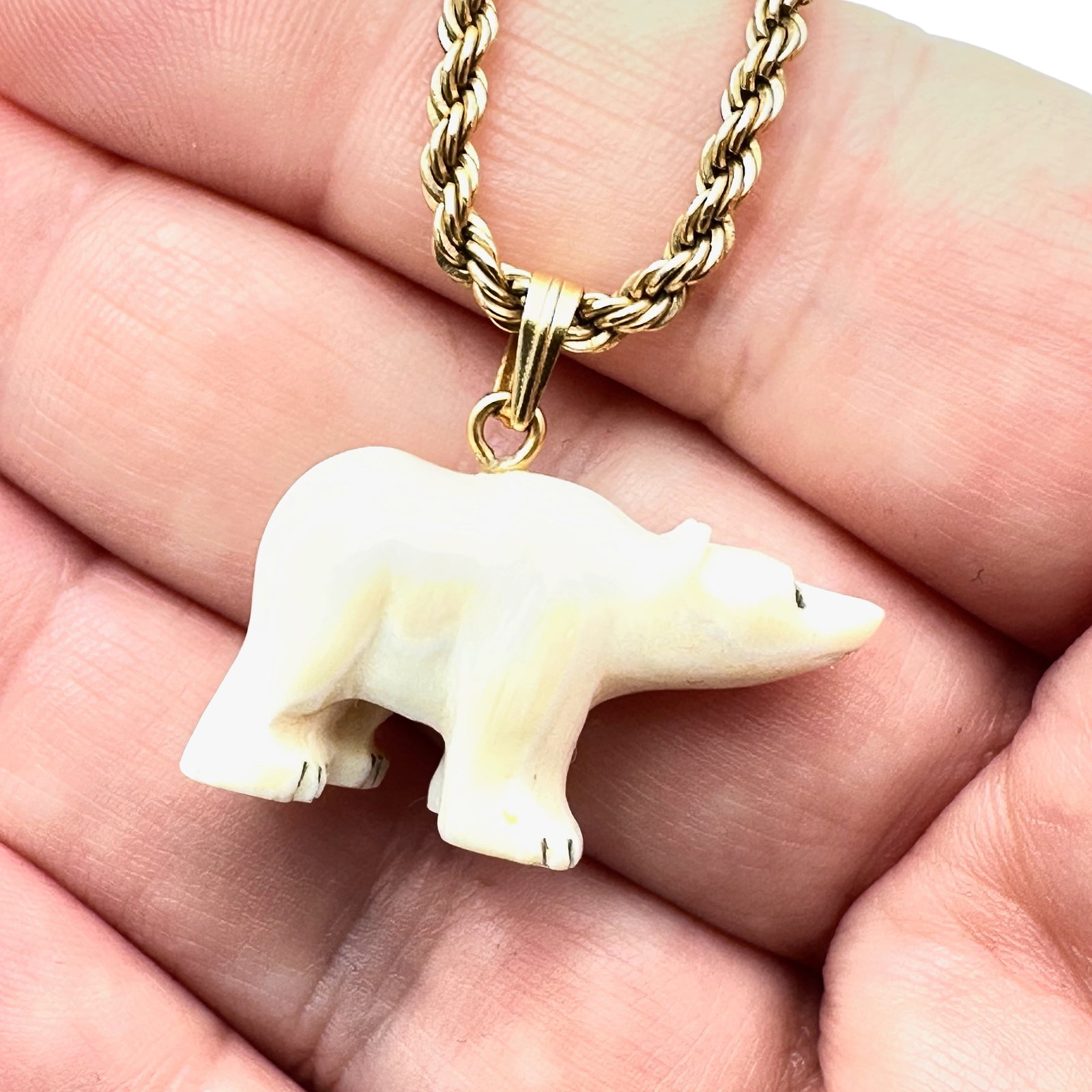 Vintage Gold Filled 16 Inch Chain Carved Polar Bear Pendant Necklace 12.4 Grams: Vintage Gold Filled 16 Inch Chain Carved Polar Bear Pendant Necklace 12.4 Grams