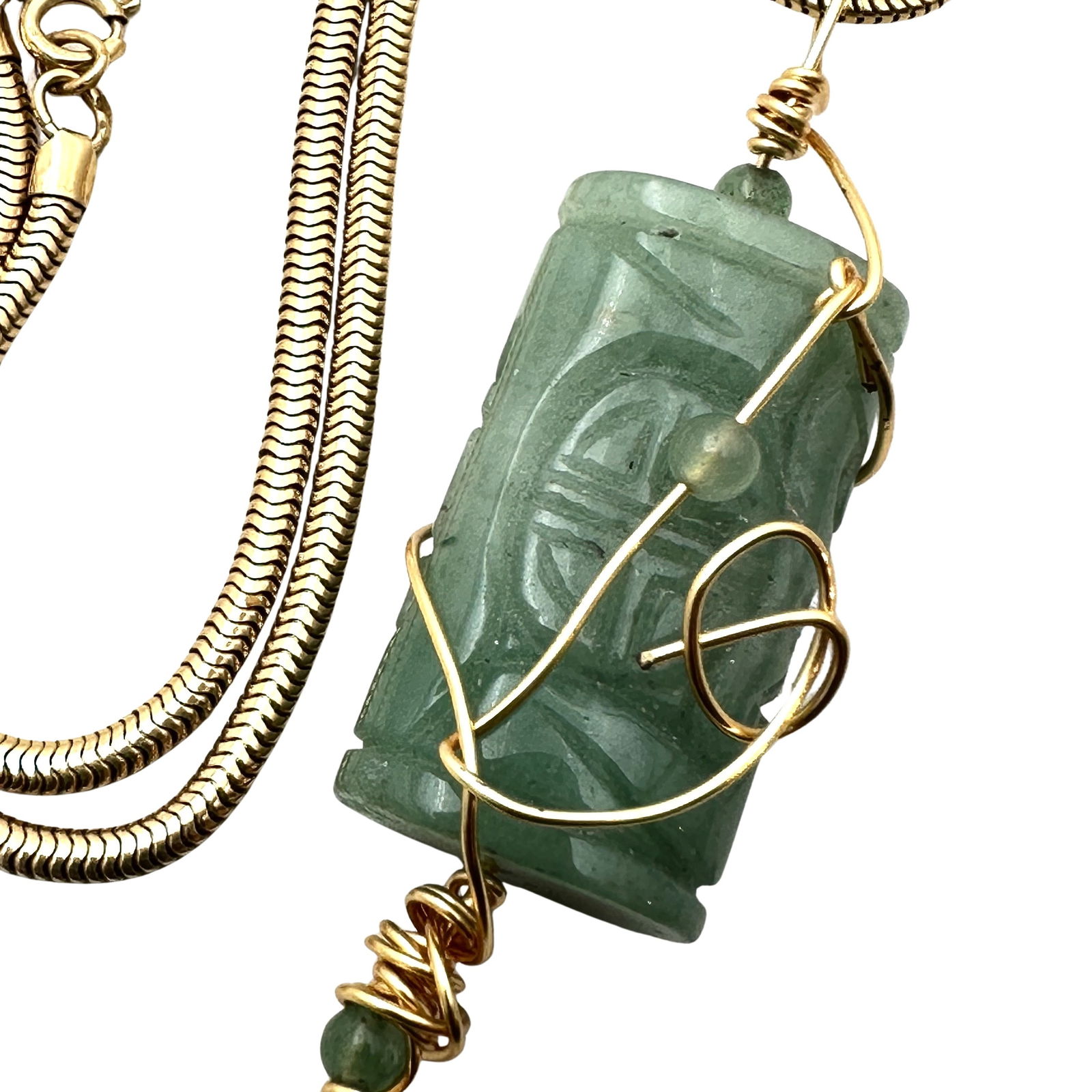 Vintage Carved Jade Asian Design Pendant Gold Filled 16 Inch Chain: Vintage Carved Jade Asian Design Pendant Gold Filled 16 Inch Chain